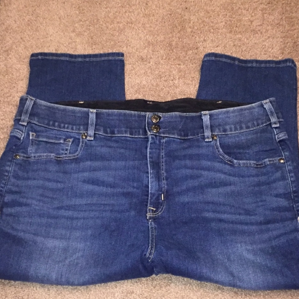 Lane Bryant blue jean capris Size 22. 33” long.